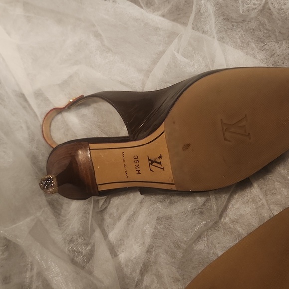 LOUIS VUITTON HEELS - Picture 8 of 8